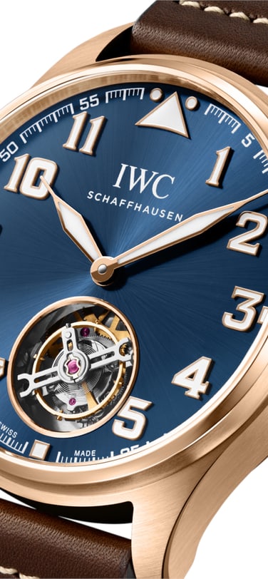 IWC大型飞行员系列43毫米陀飞轮小王子特别版腕表,蓝色表盘搭配18K Armor Gold®硬金表壳及棕色小牛皮表带